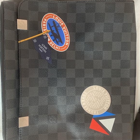 Louis Vuitton damier limited edition messenger bag - Picture 13 of 15